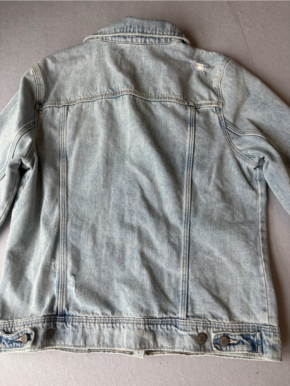Old Navy Oversized Distressed Denim Jacket Light Wash sz L 100% Cotton - Picture 11 of 12